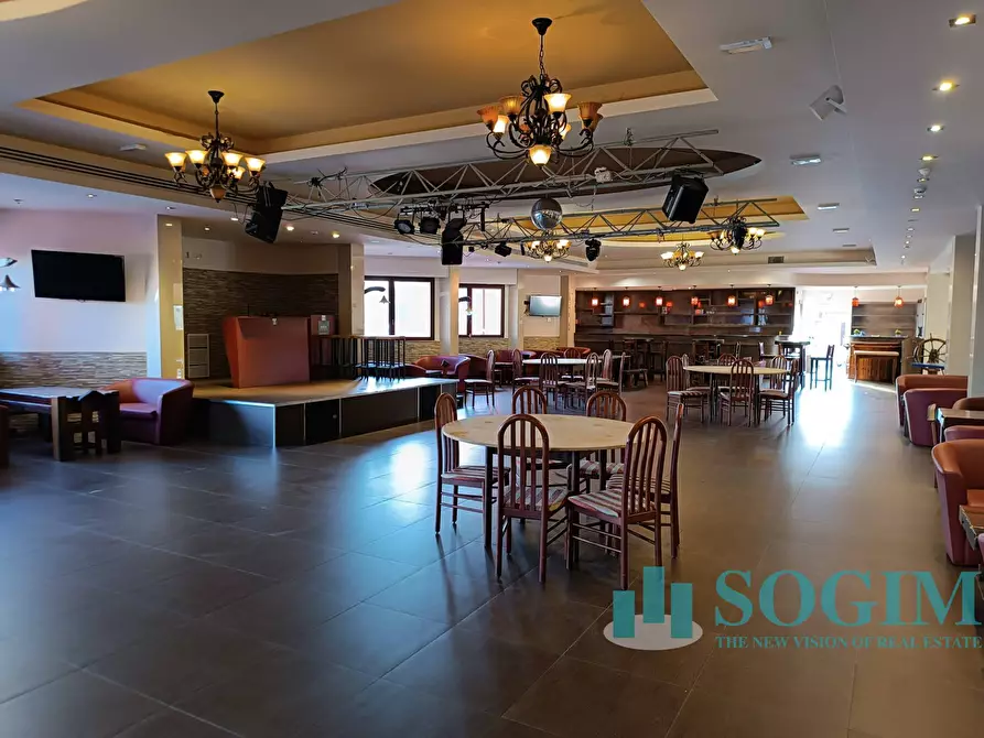 Immagine 15 di Locale commerciale in affitto  in Via Repubblica 7 a Lurate Caccivio