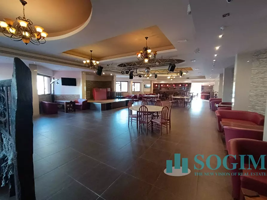 Immagine 16 di Locale commerciale in affitto  in Via Repubblica 7 a Lurate Caccivio