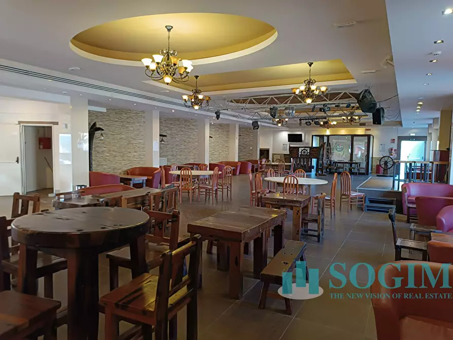 Immagine 17 di Locale commerciale in affitto  in Via Repubblica 7 a Lurate Caccivio