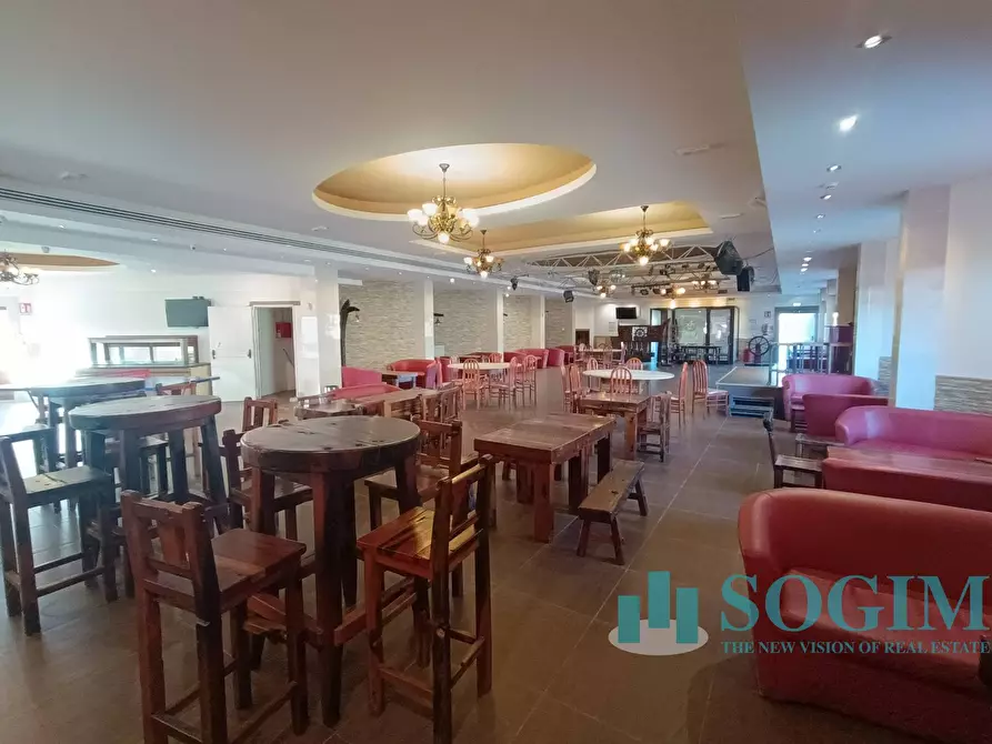 Immagine 18 di Locale commerciale in affitto  in Via Repubblica 7 a Lurate Caccivio