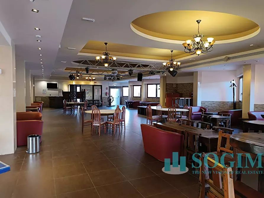 Immagine 19 di Locale commerciale in affitto  in Via Repubblica 7 a Lurate Caccivio