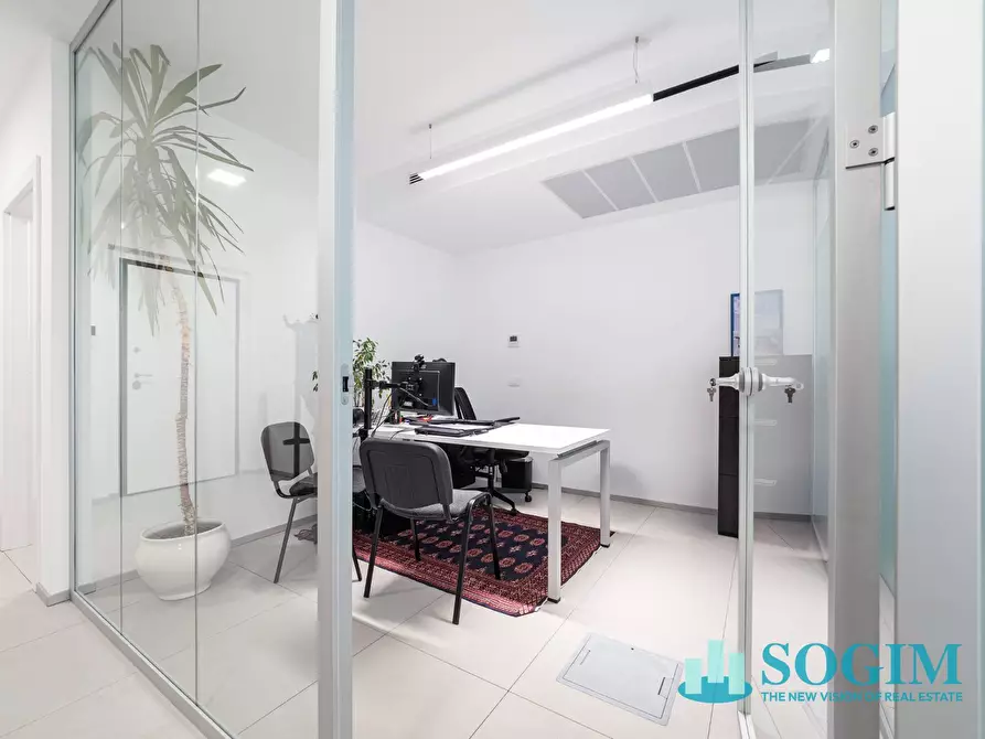 Immagine 1 di Negozio in affitto  in via Piave 25 a Mariano Comense