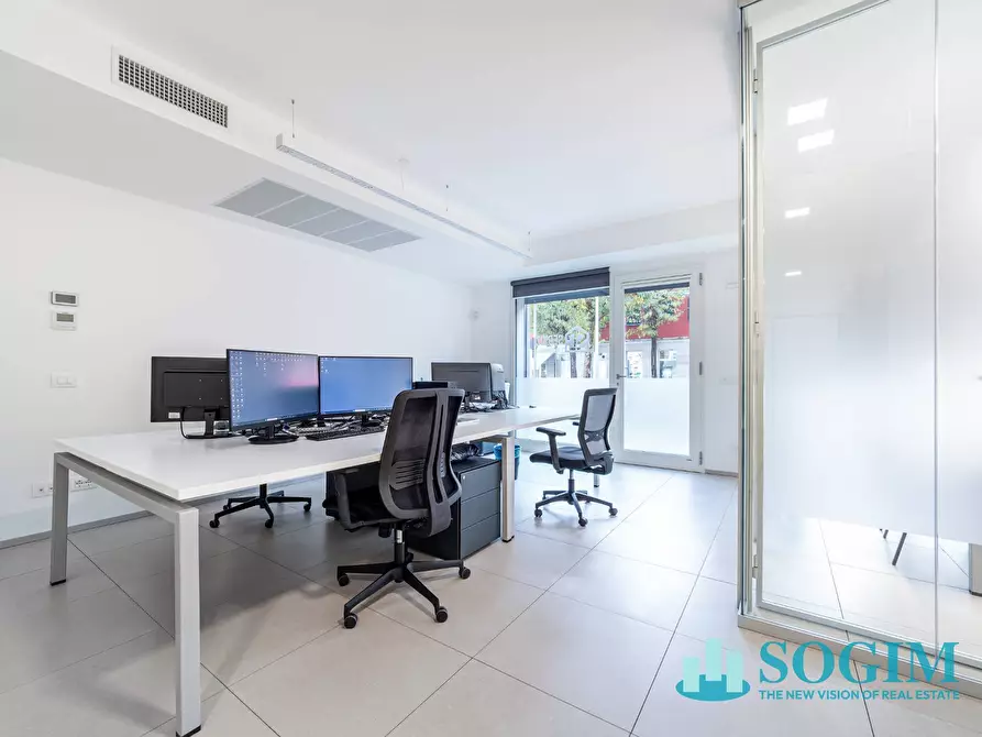 Immagine 4 di Negozio in affitto  in via Piave 25 a Mariano Comense