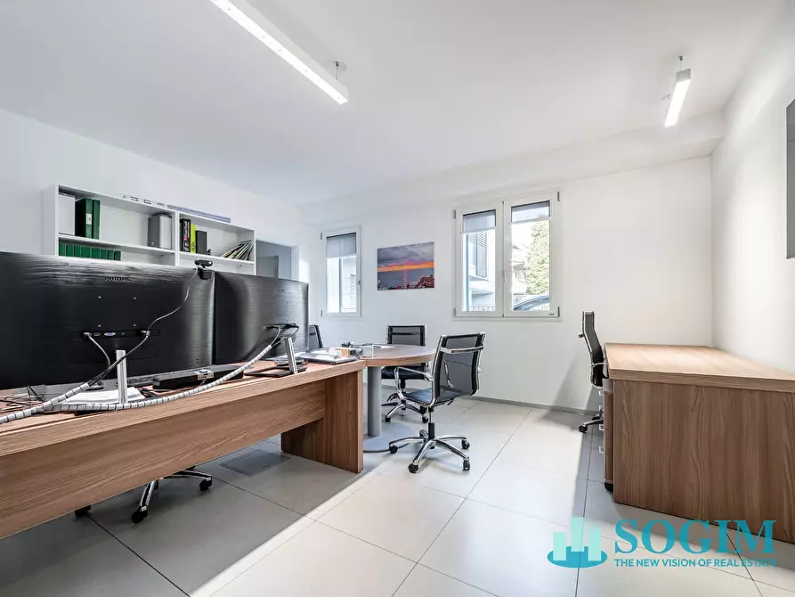 Immagine 9 di Ufficio in affitto  in via Piave 29 a Mariano Comense