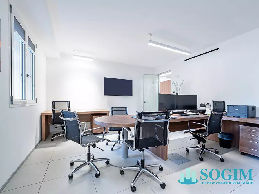 Immagine 10 di Ufficio in affitto  in via Piave 29 a Mariano Comense