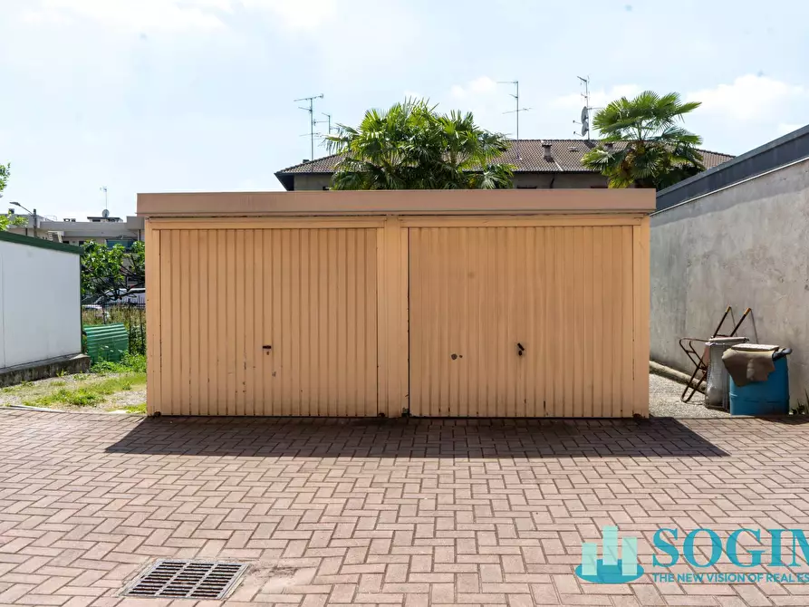 Immagine 39 di Laboratorio in vendita  in Via Milano a Cantù