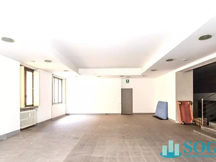 Immagine 9 di Locale commerciale in vendita  in via Vittorio Emanuele 14 a Lazzate