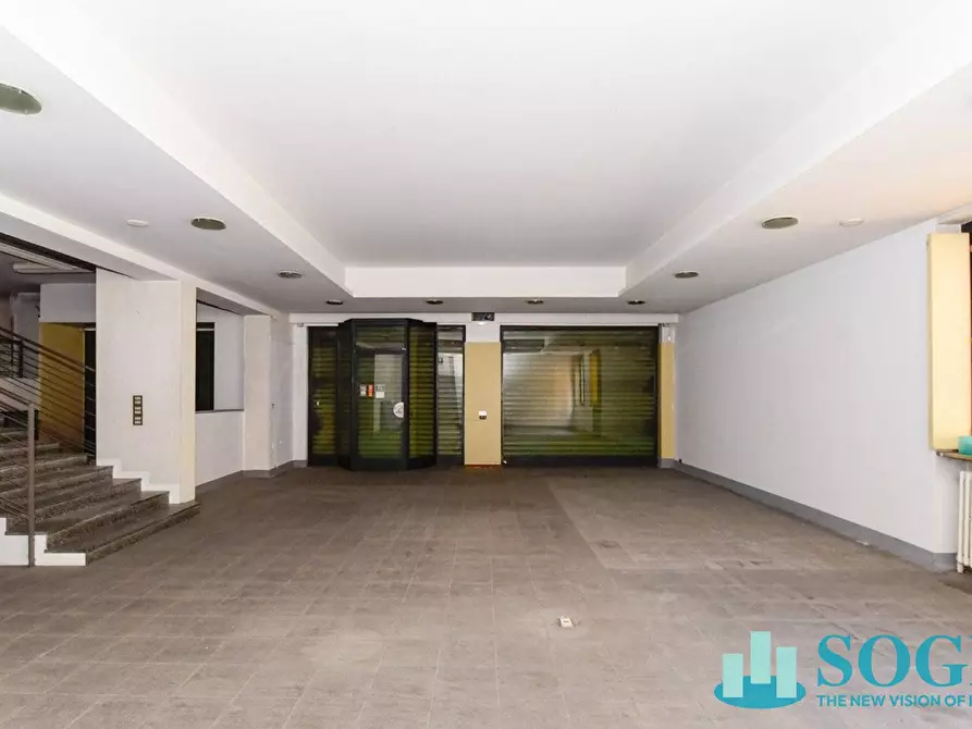 Immagine 3 di Locale commerciale in vendita  in via Vittorio Emanuele 14 a Lazzate