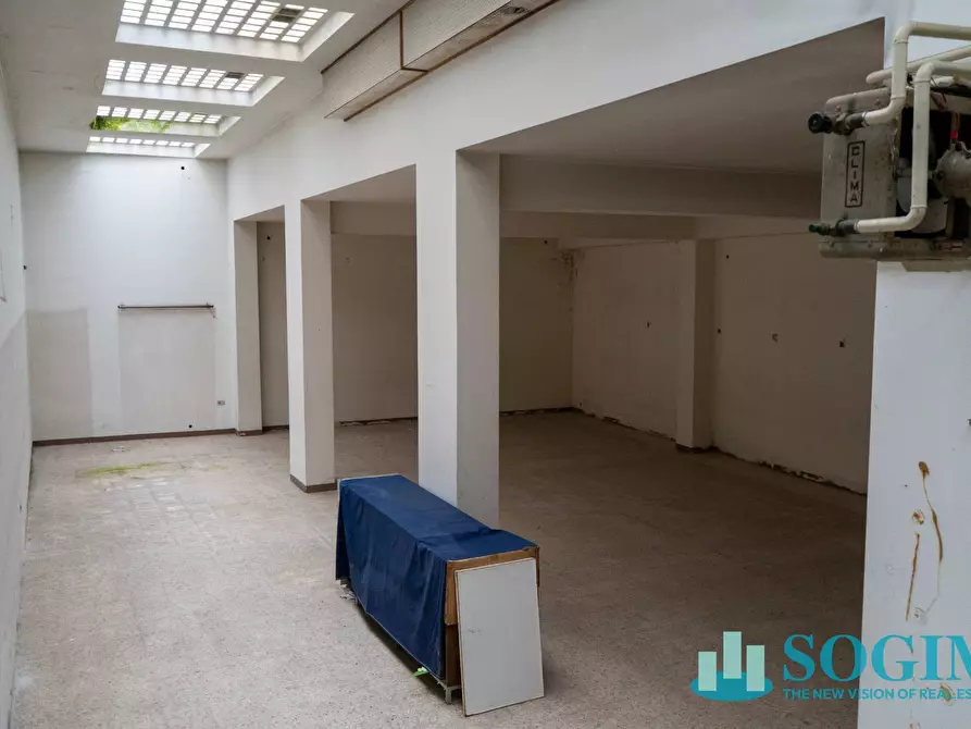 Immagine 17 di Locale commerciale in vendita  in via Vittorio Emanuele 14 a Lazzate