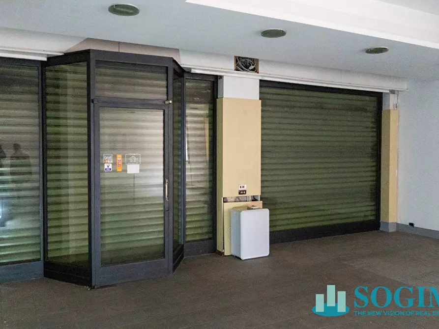 Immagine 18 di Locale commerciale in affitto  in via Vittorio Emanuele 14 a Lazzate