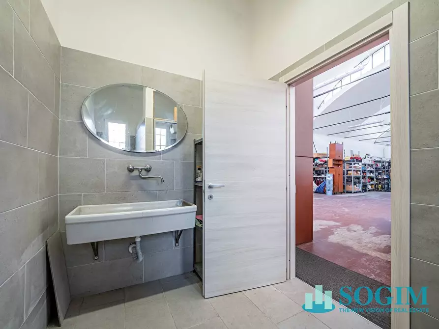 Immagine 17 di Capannone industriale in affitto  in Via carlo Bianchi a Inverigo