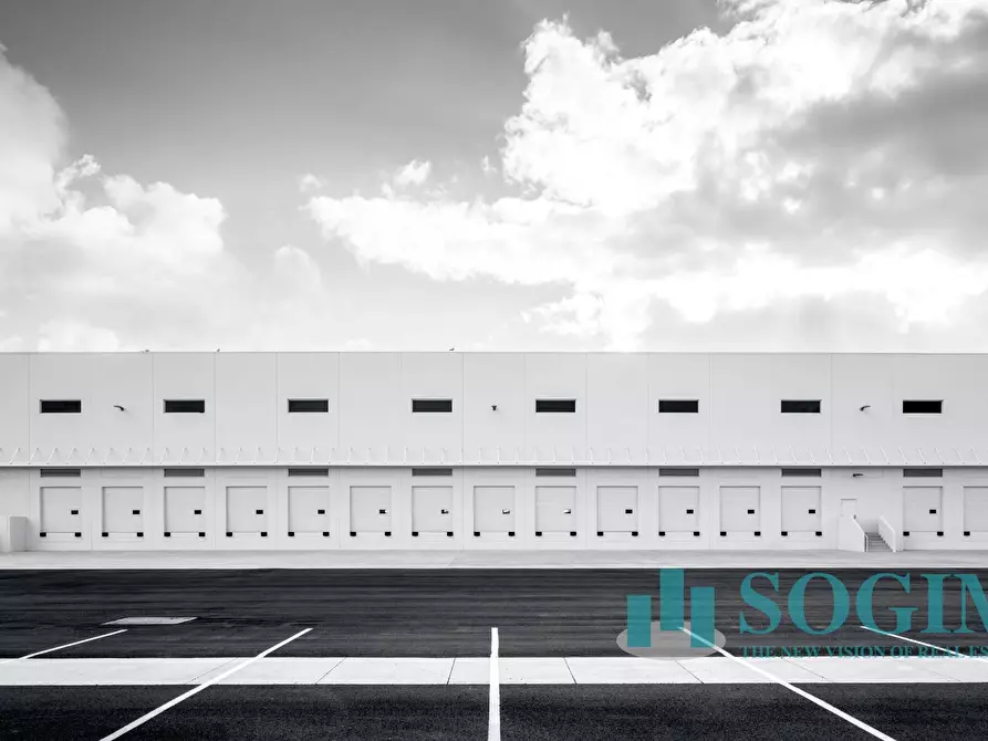 Immagine 8 di Capannone industriale in affitto  a Sulbiate