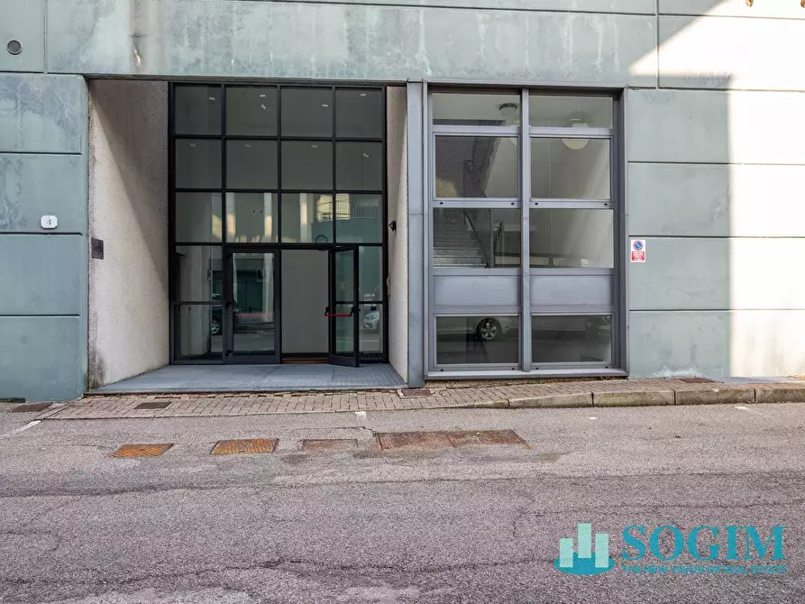 Immagine 24 di Capannone industriale in vendita  in Via Lenticchia a Como