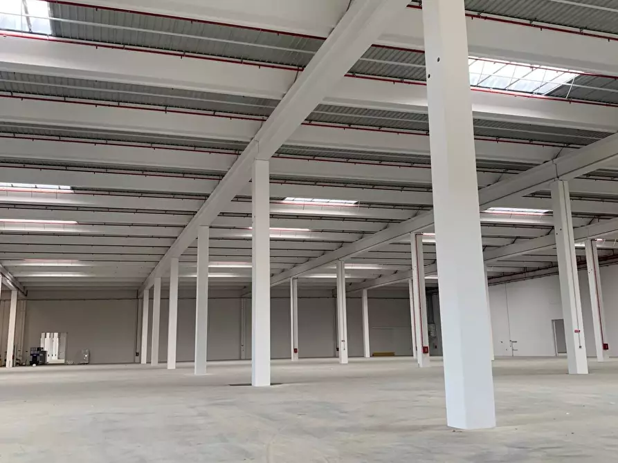 Immagine 6 di Capannone industriale in affitto  a Fara Gera D'adda