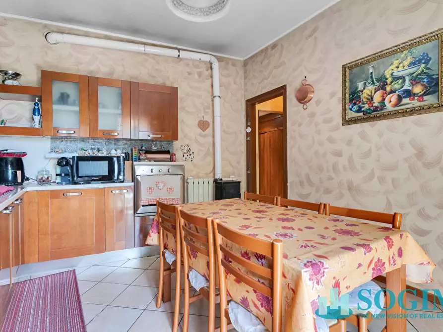 Immagine 4 di Appartamento in vendita  in Via Cristoforo colombo a Albese Con Cassano