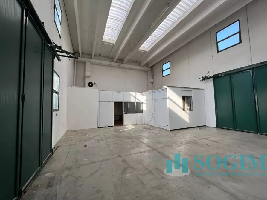 Immagine 8 di Capannone industriale in affitto  in Via Comasina 213 a Mariano Comense