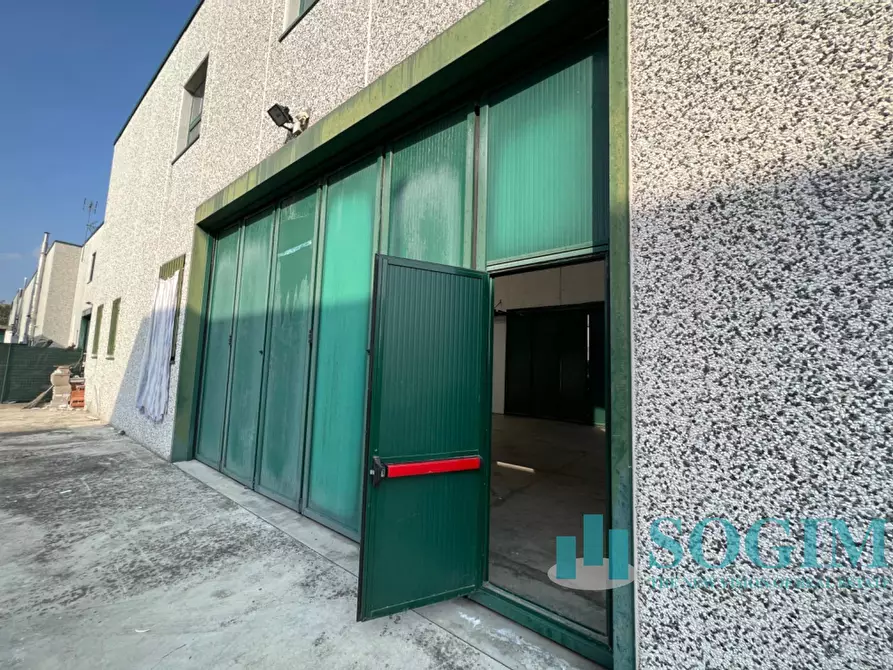 Immagine 10 di Capannone industriale in affitto  in Via Comasina 213 a Mariano Comense