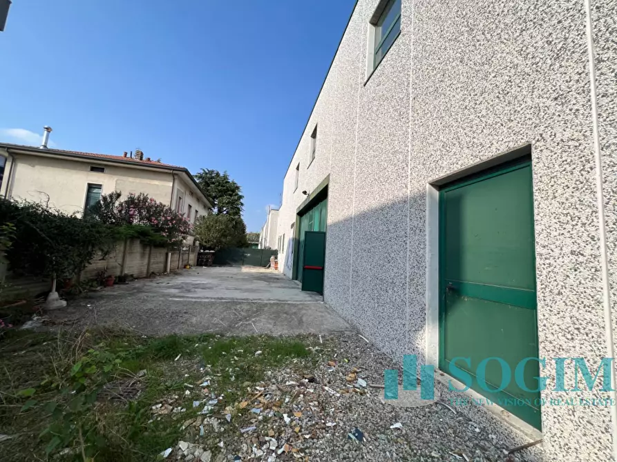 Immagine 11 di Capannone industriale in affitto  in Via Comasina 213 a Mariano Comense