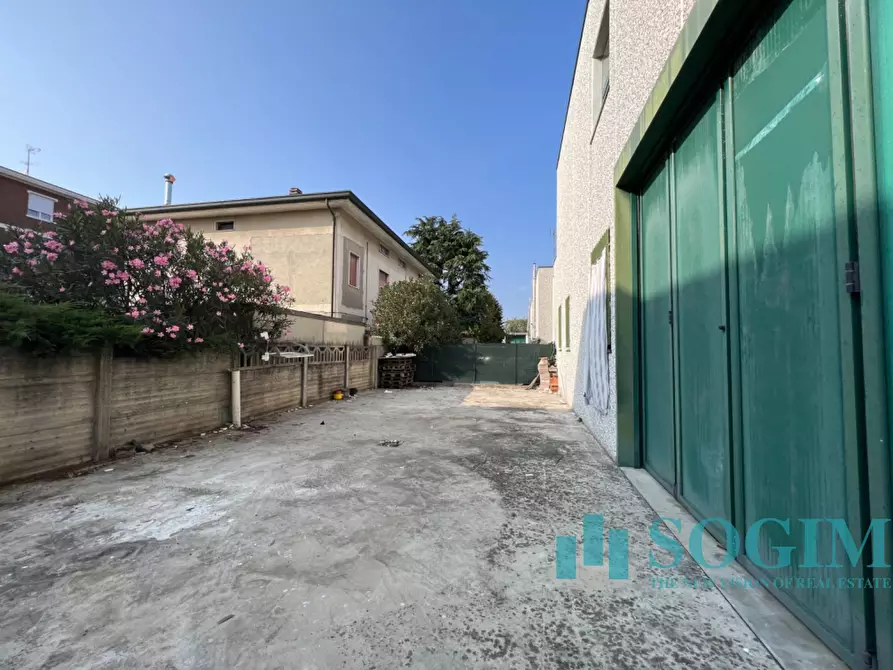 Immagine 14 di Capannone industriale in affitto  in Via Comasina 213 a Mariano Comense