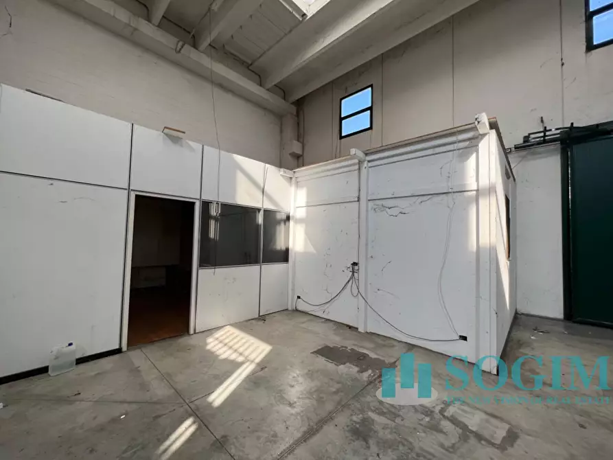 Immagine 15 di Capannone industriale in affitto  in Via Comasina 213 a Mariano Comense