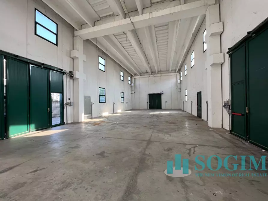 Immagine 17 di Capannone industriale in affitto  in Via Comasina 213 a Mariano Comense