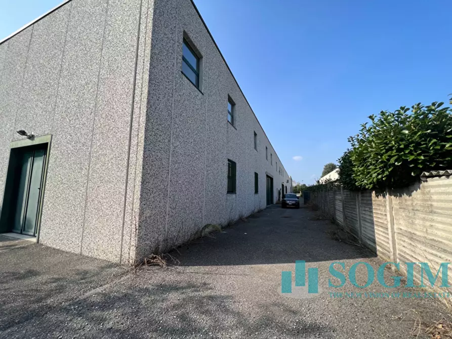 Immagine 27 di Capannone industriale in affitto  in Via Comasina 213 a Mariano Comense