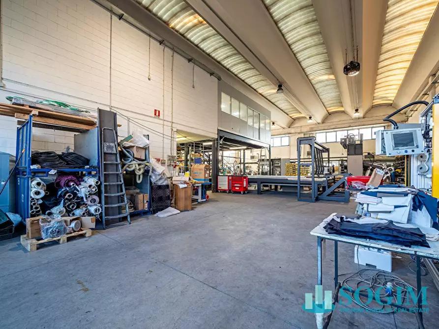 Immagine 3 di Capannone industriale in vendita  in via tevere a Fino Mornasco