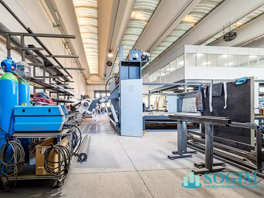 Immagine 5 di Capannone industriale in vendita  in via tevere a Fino Mornasco