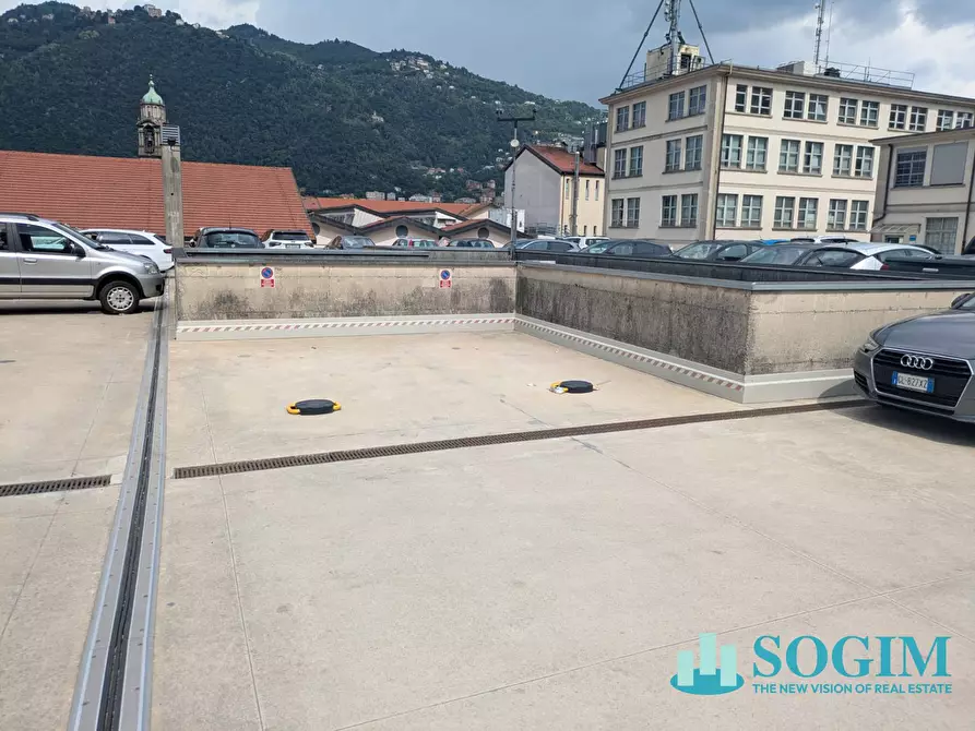 Immagine 1 di Box auto in vendita  in viale ReginaTeolinda 17 a Como