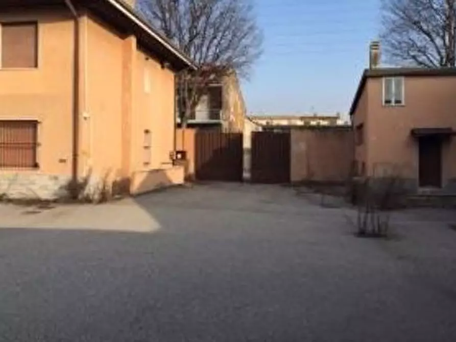 Immagine 2 di Capannone industriale in affitto  a Cologno Monzese