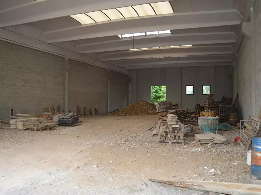 Immagine 3 di Capannone industriale in vendita  a Cantù