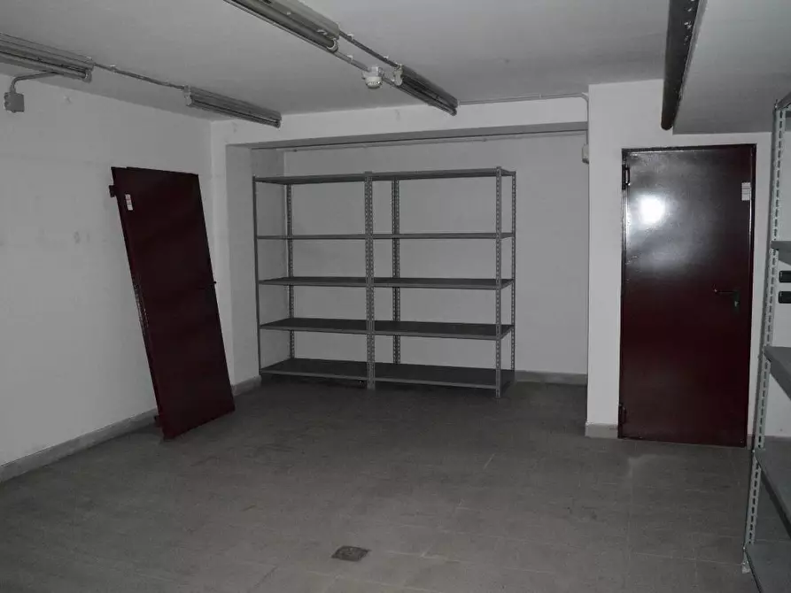 Immagine 2 di Negozio in vendita  a Fino Mornasco