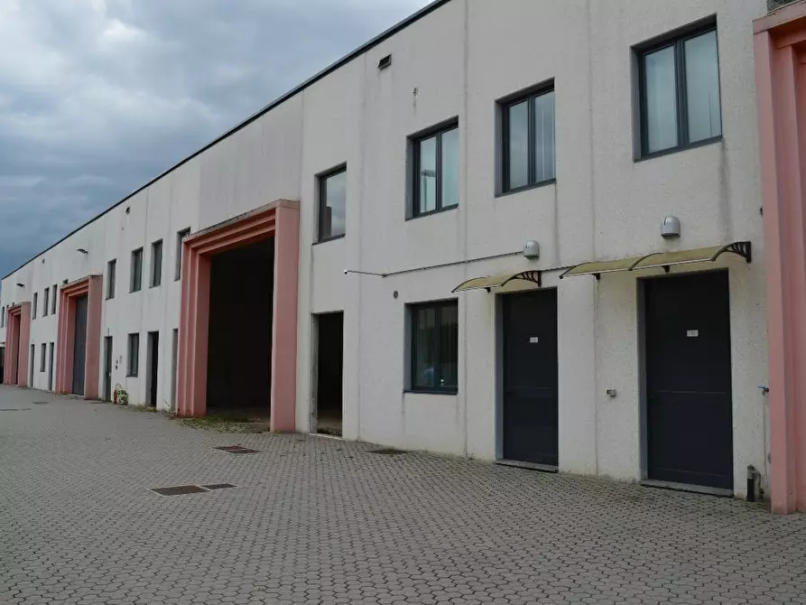 Immagine 2 di Capannone industriale in vendita  a Cantù
