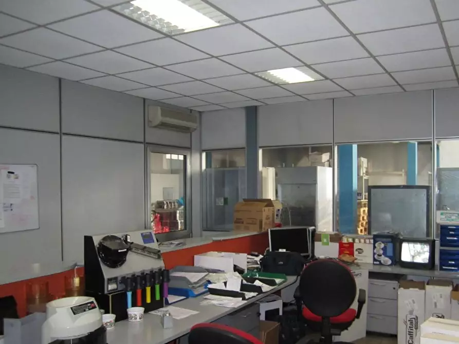 Immagine 36 di Capannone industriale in vendita  a Legnano