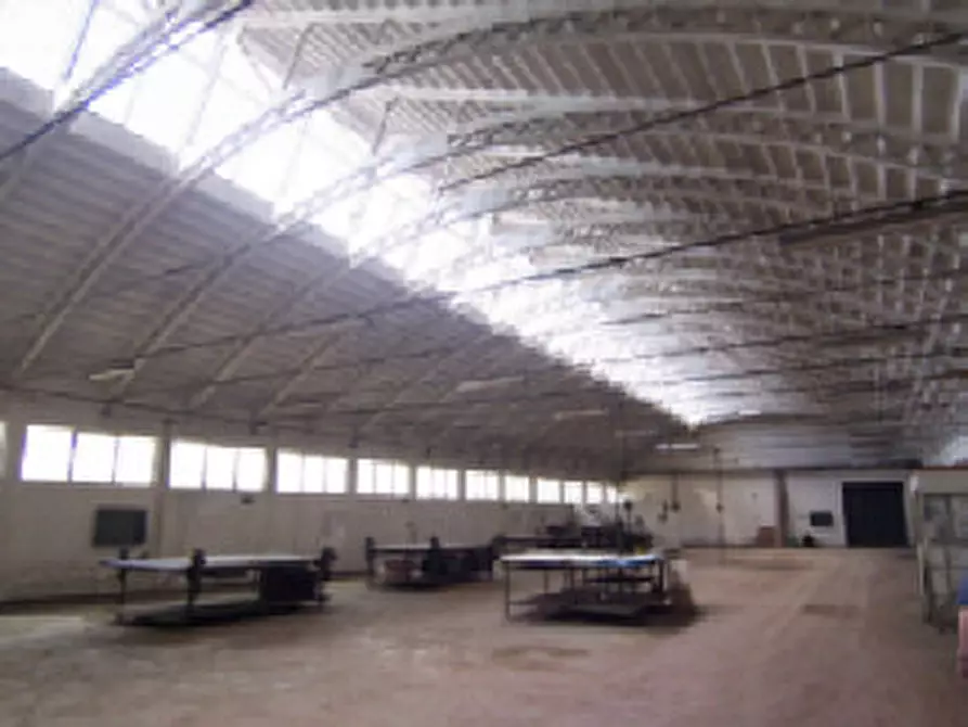 Immagine 2 di Capannone industriale in vendita  a Cantù