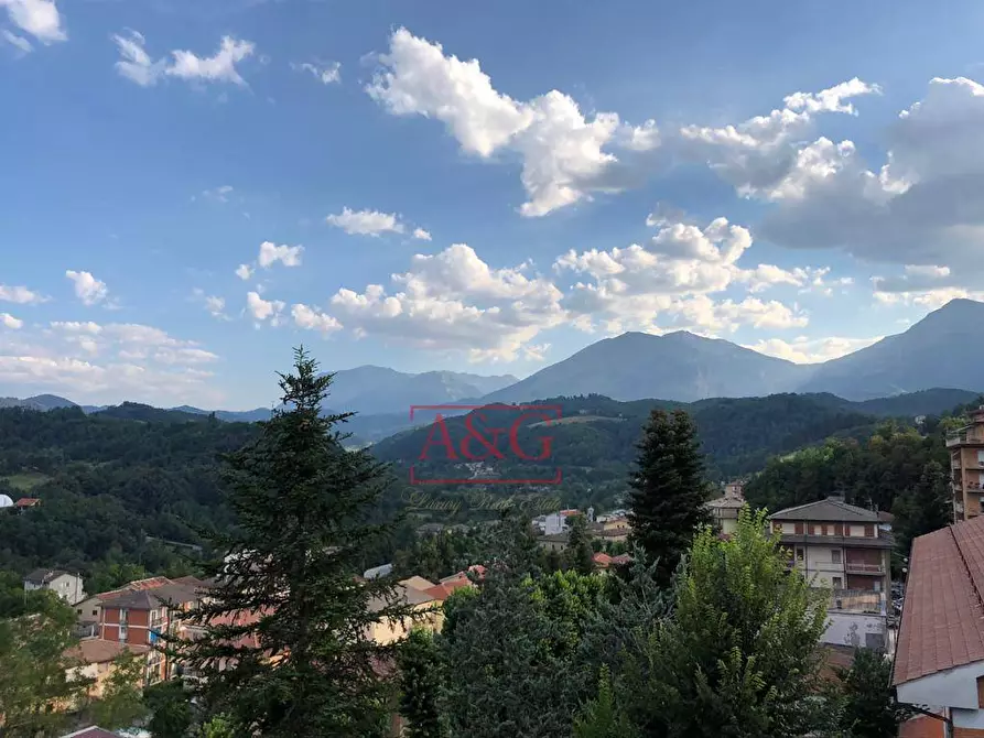 Immagine 37 di Villa in vendita  in fabio filzi a Amandola