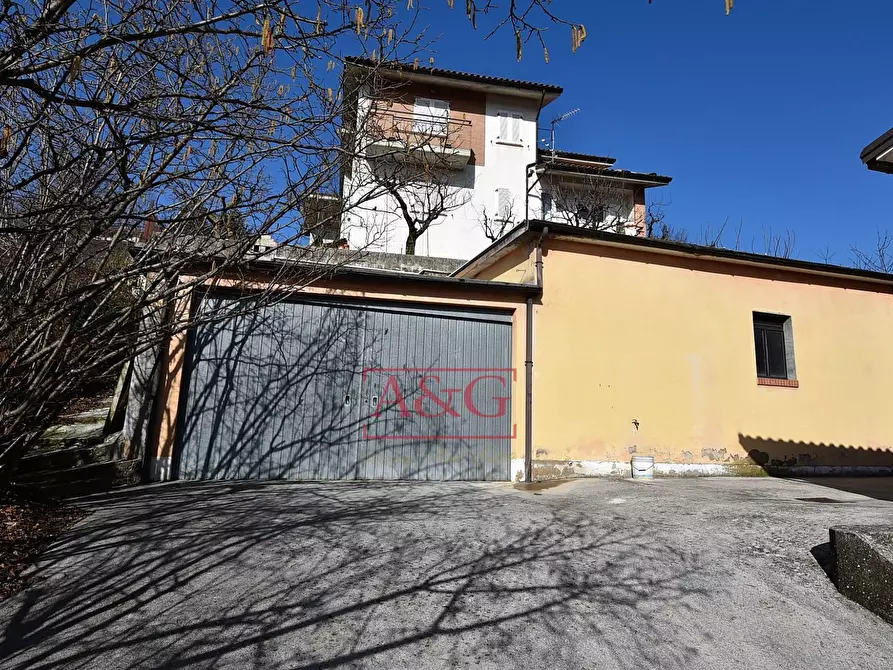 Immagine 15 di Villa in vendita  in fabio filzi a Amandola