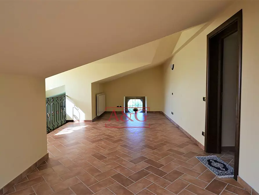 Immagine 57 di Villa in vendita  in serra 12 a Cagli