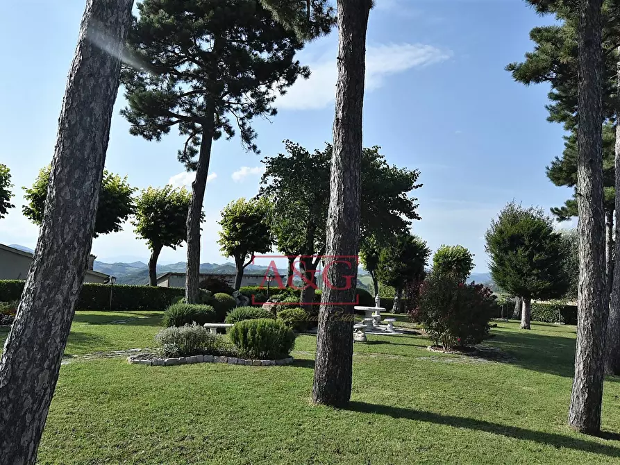 Immagine 73 di Villa in vendita  in serra 12 a Cagli