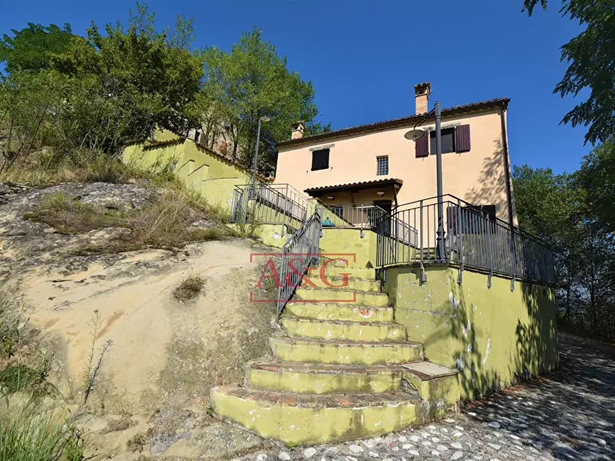 Immagine 1 di Casa indipendente in vendita  in Contrada Migliarucci 194 a Sarnano