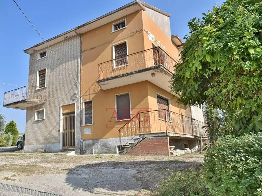 Immagine 39 di Villa in vendita  in contrada fegatara a Montegiorgio