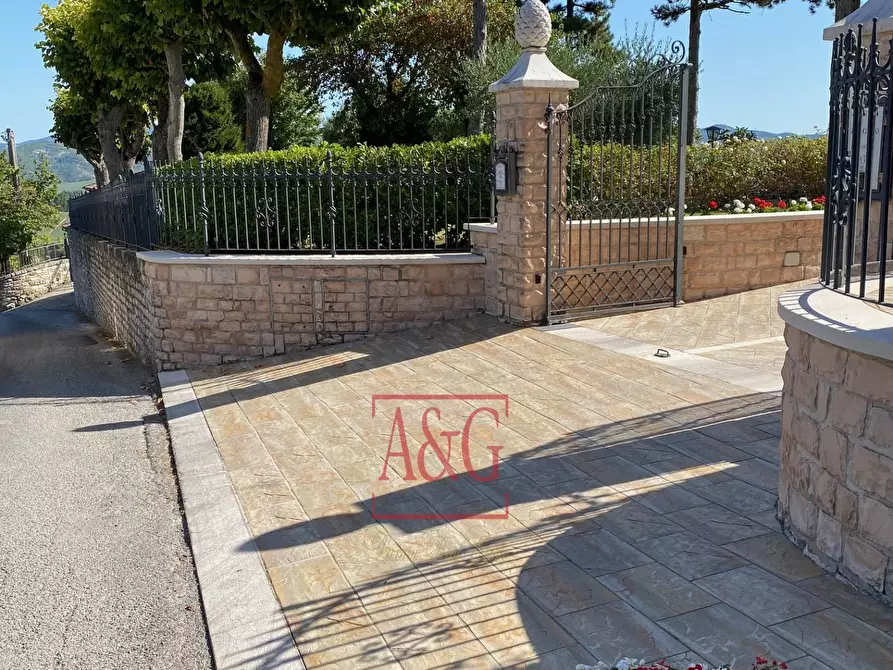 Immagine 74 di Villa in vendita  in serra 12 a Cagli