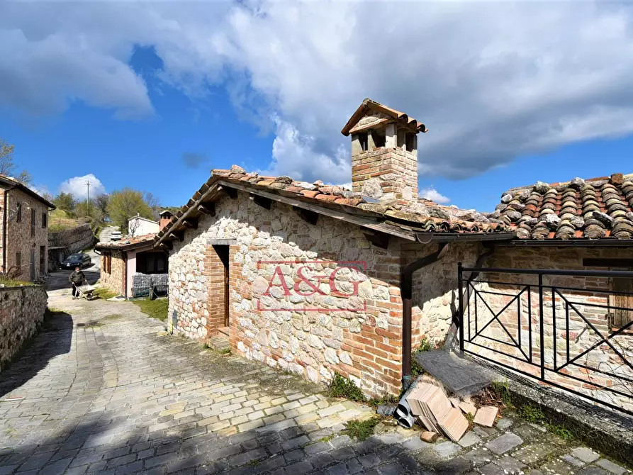 Immagine 1 di Casa indipendente in vendita  in Lo. Capovalle a Amandola