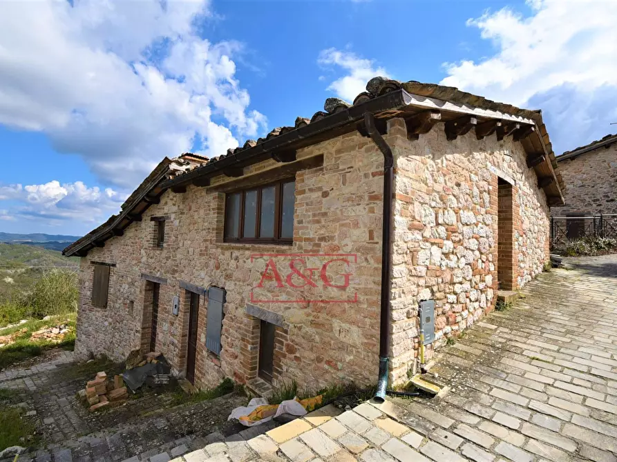 Immagine 2 di Casa indipendente in vendita  in Lo. Capovalle a Amandola