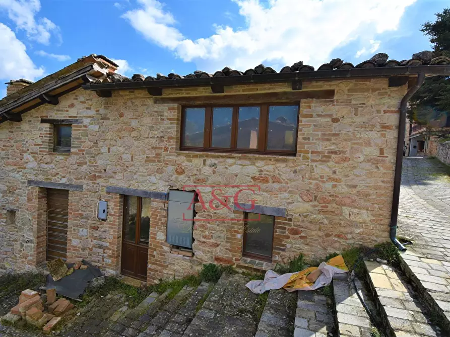 Immagine 3 di Casa indipendente in vendita  in Lo. Capovalle a Amandola