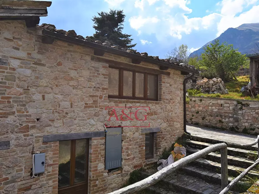 Immagine 5 di Casa indipendente in vendita  in Lo. Capovalle a Amandola