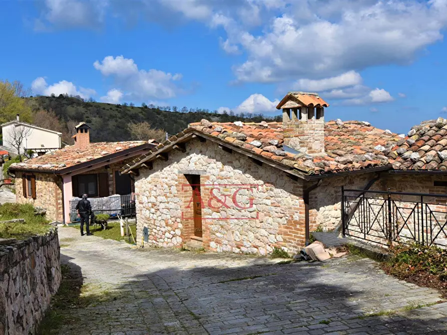 Immagine 11 di Casa indipendente in vendita  in Lo. Capovalle a Amandola