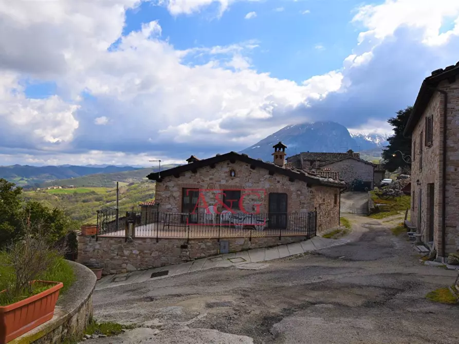 Immagine 12 di Casa indipendente in vendita  in Lo. Capovalle a Amandola
