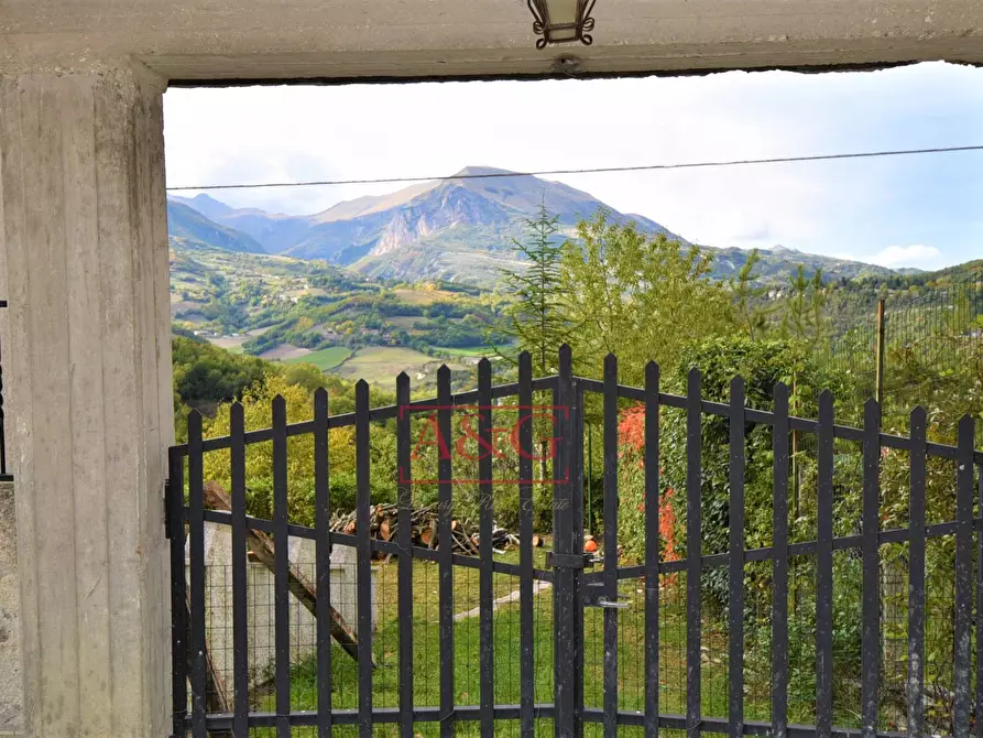 Immagine 45 di Villa in vendita  in Loc. Montazzolino 10 a Montefortino