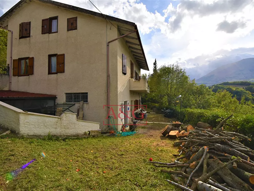 Immagine 41 di Villa in vendita  in Loc. Montazzolino 10 a Montefortino